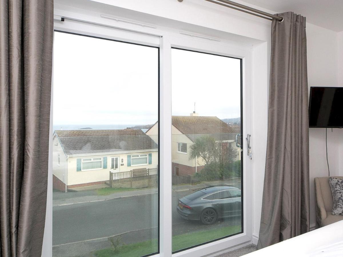 Pass The Keys Modern Coastal Home In Bull Bay Amlwch Exterior photo