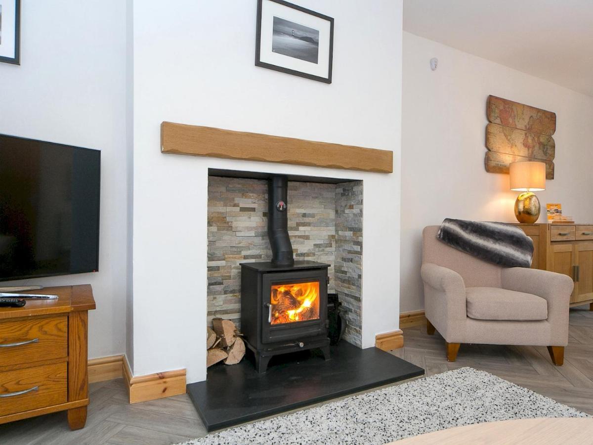 Pass The Keys Modern Coastal Home In Bull Bay Amlwch Exterior photo