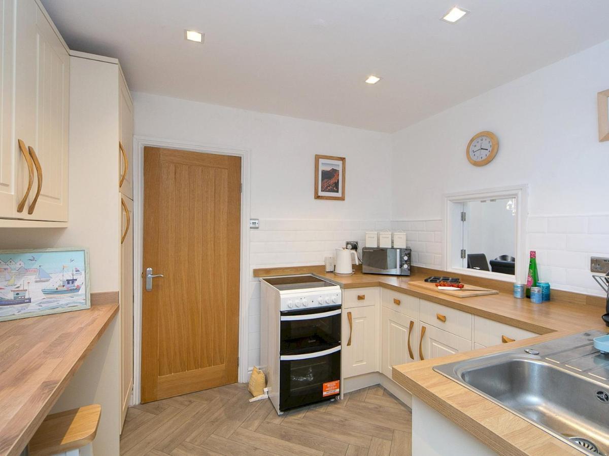 Pass The Keys Modern Coastal Home In Bull Bay Amlwch Exterior photo