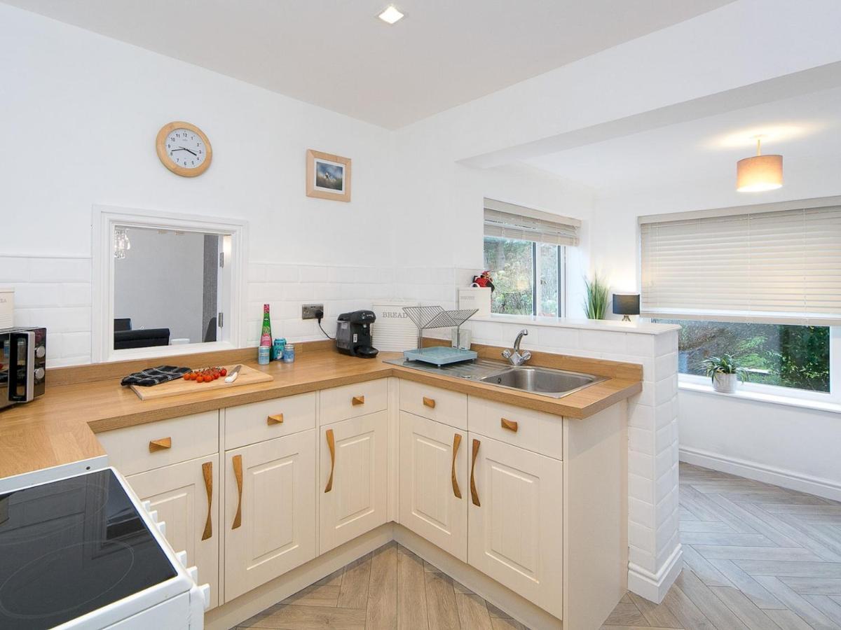 Pass The Keys Modern Coastal Home In Bull Bay Amlwch Exterior photo