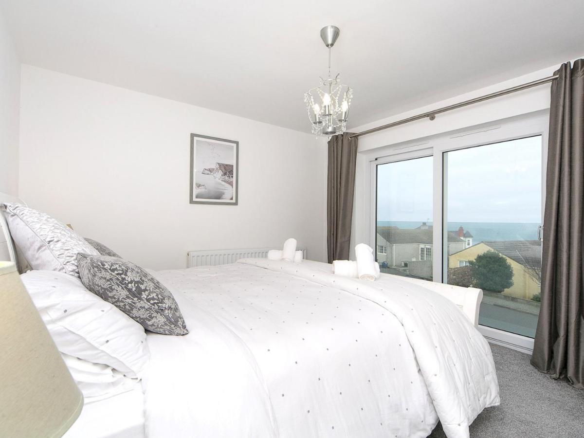 Pass The Keys Modern Coastal Home In Bull Bay Amlwch Exterior photo