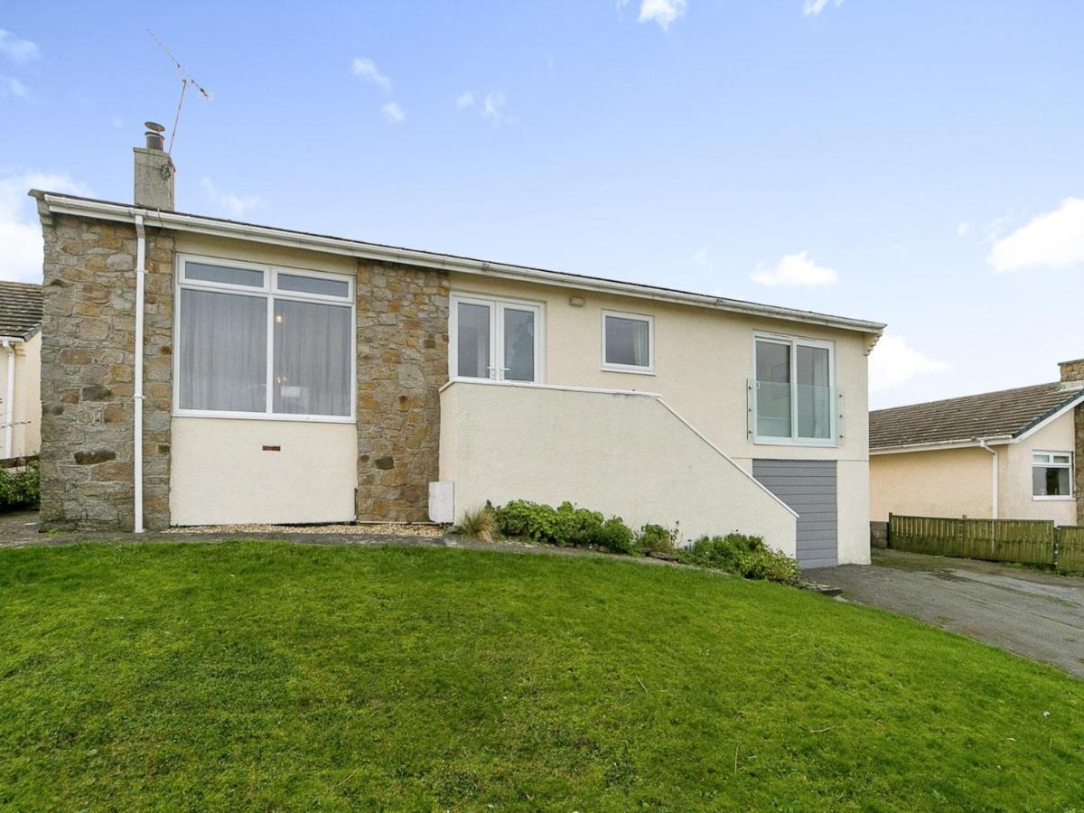 Pass The Keys Modern Coastal Home In Bull Bay Amlwch Exterior photo
